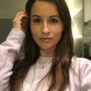 Meet your Posher, Laura